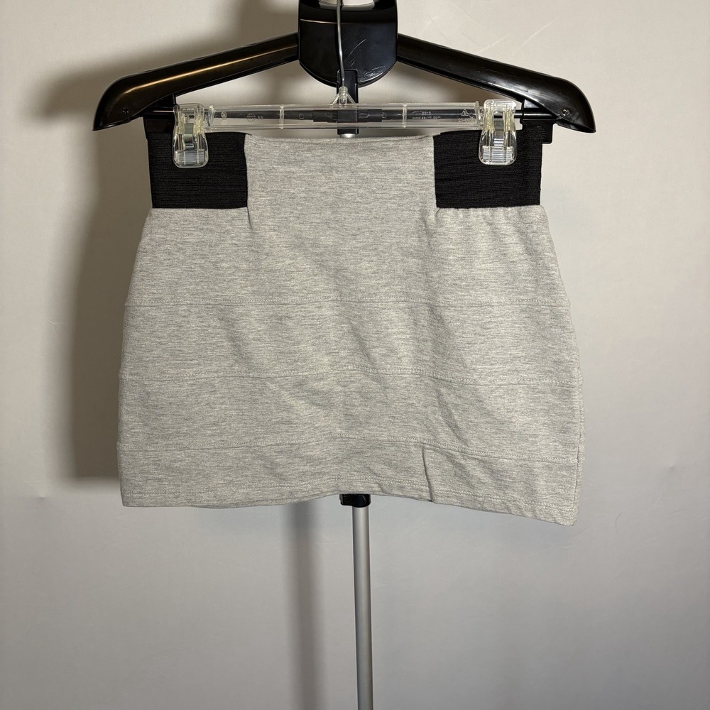 Rue 21 Medium Y2K Gray Elastic Waist Mini Skirt VTG Academia Skater Emo Stretch